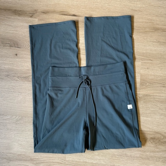 Vuori Pants - NWOT vuori daily wide leg pants